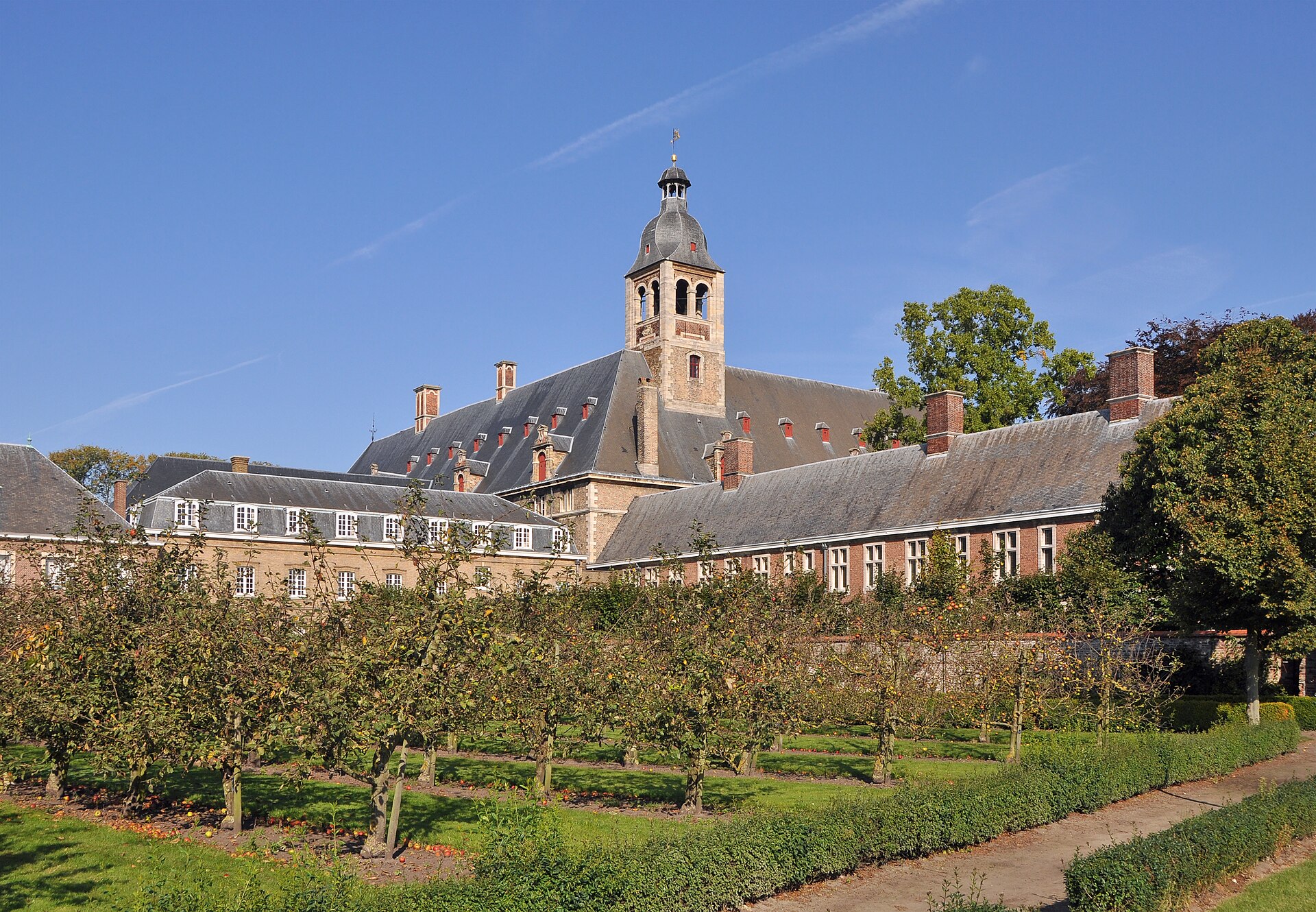 Sint-Anna Quarter — cobblestones and almshouse cottages